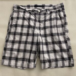 Calvin Klein 32 x 9.5" White / Black Check 100% Cotton‎ Casual Shorts